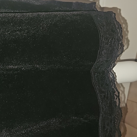 MADISON +HUDSON Women Luster Black Velvet Spaghetti straps Mini Dress Size M - Picture 6 of 13